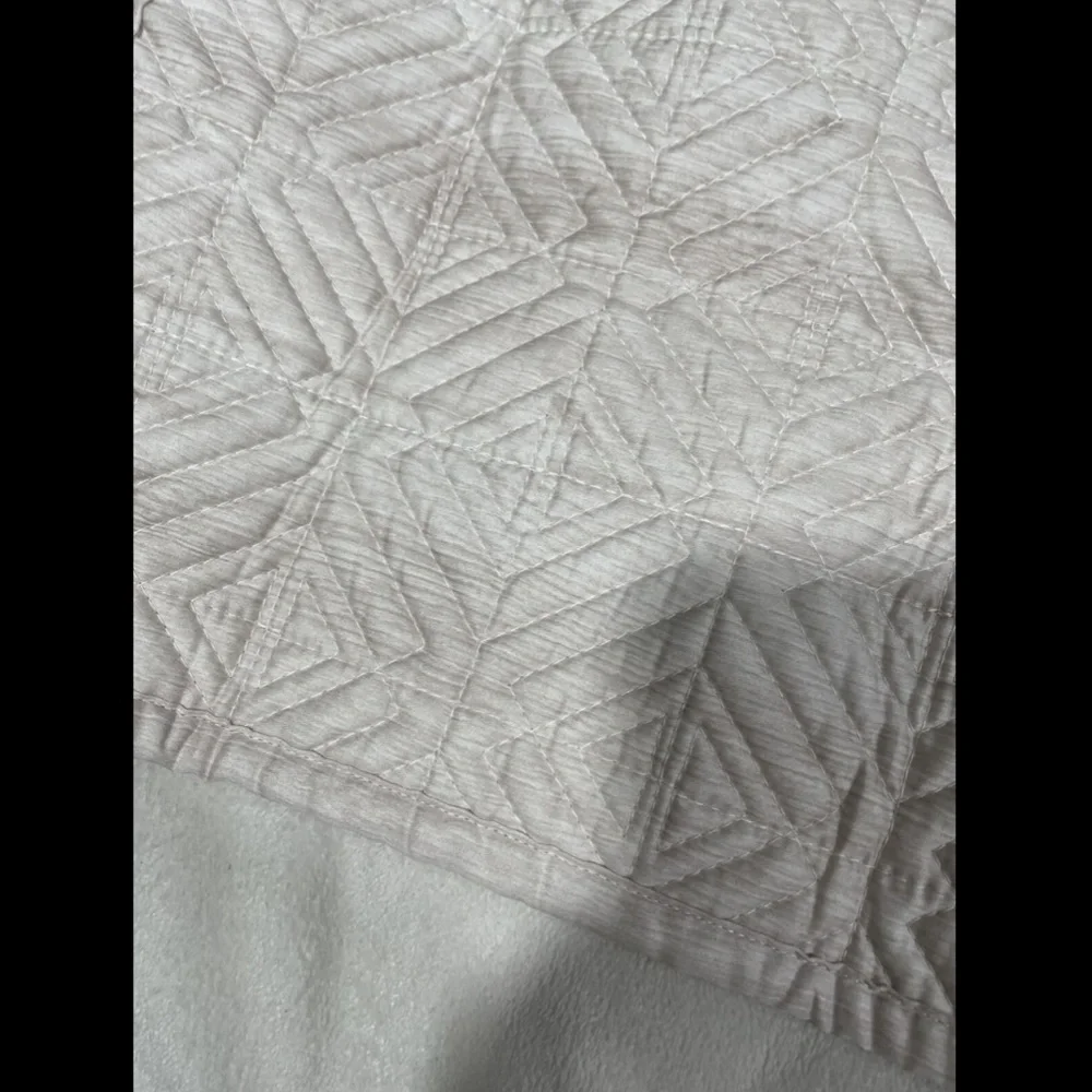 NIB Hotel Collection Woodrose Quilted‎ 1 Euro Sham